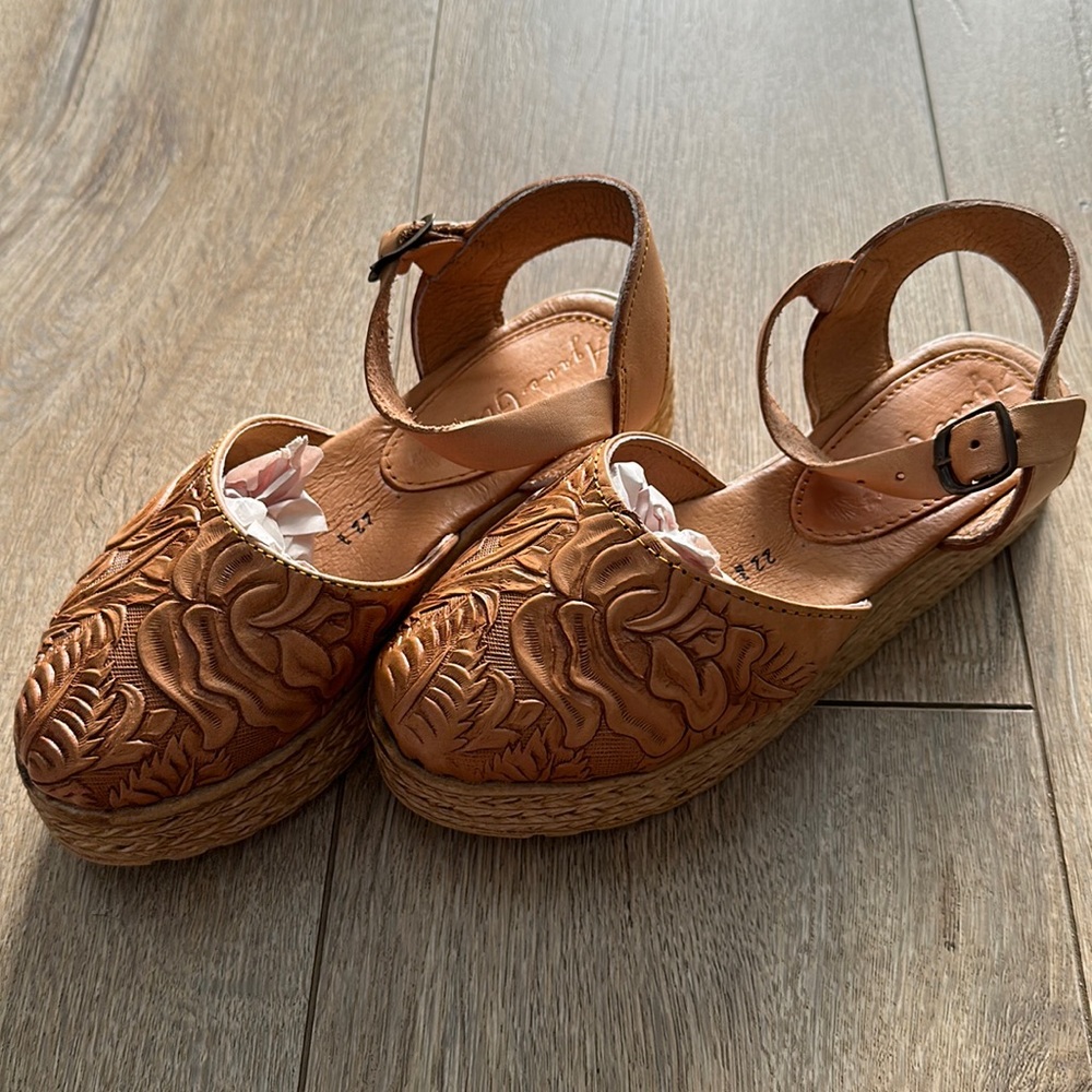 Round Toe Sandals